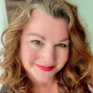 Meet your Posher, Deanna & Sara